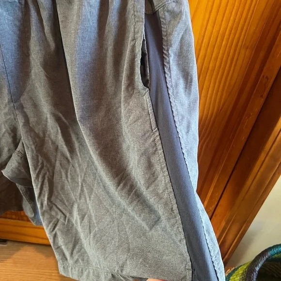 Men's XL Grey Active Shorts - Picture 3 of 7